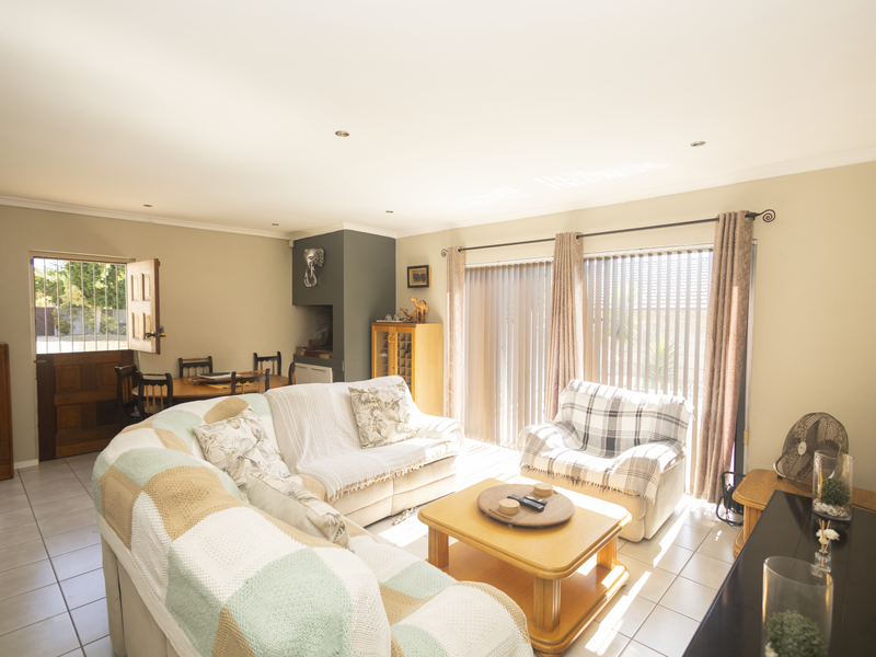 4 Bedroom House in Rouxville - Photo 6