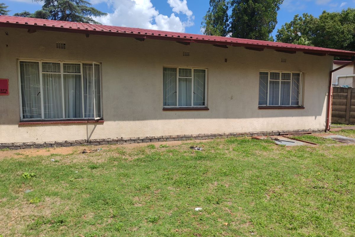 3 Bedroom House for Sale in Sasolburg Ext 12 - Photo 4