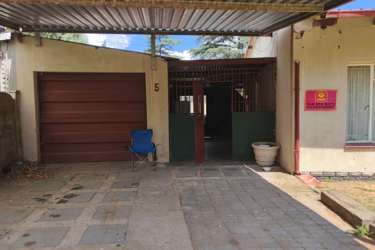 3 Bedroom House for Sale in Sasolburg Ext 12 - Photo 3