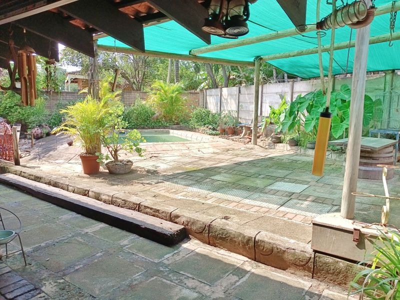 Spacious Three Bedroom Home - Photo 6