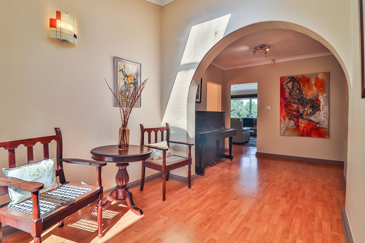 Exceptionally Spacious Family Home in Hilton - Photo 3