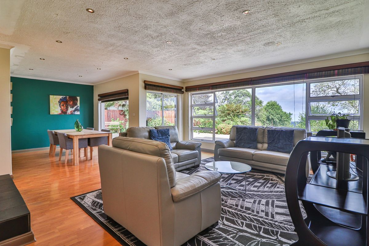 Exceptionally Spacious Family Home in Hilton - Photo 5