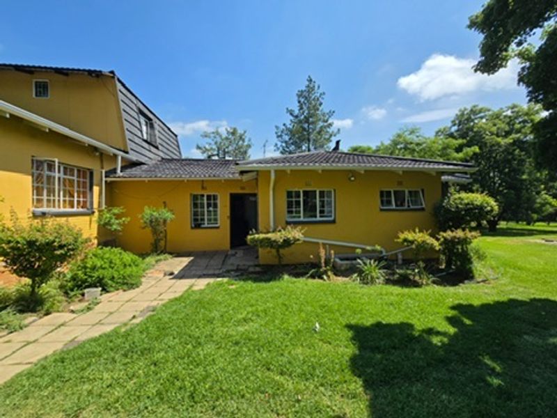 Prime Location - Easy Access - Double Storey Family Home - Rental Income Potential !!! - Photo 4