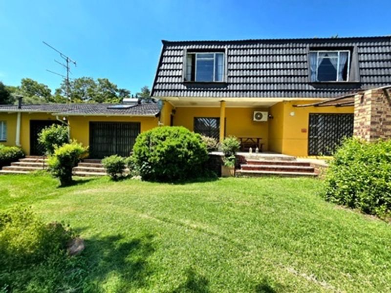 Prime Location - Easy Access - Double Storey Family Home - Rental Income Potential !!! - Photo 2