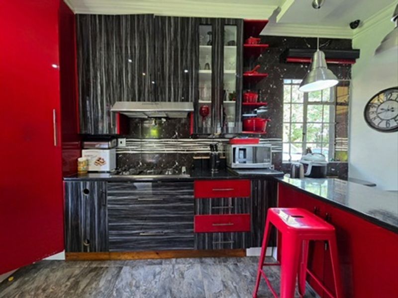 Prime Location - Easy Access - Double Storey Family Home - Rental Income Potential !!! - Photo 10