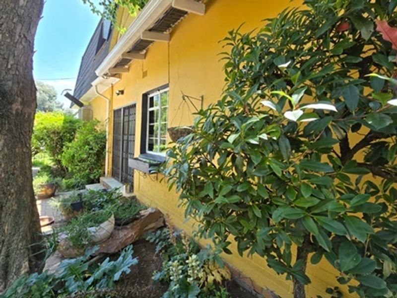 Prime Location - Easy Access - Double Storey Family Home - Rental Income Potential !!! - Photo 5