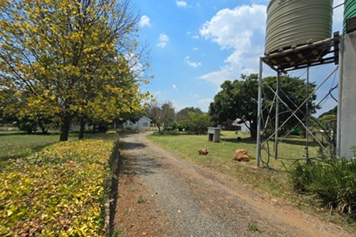 Close the CBD - Workshop Space - Tranquil Living - Cottages - So Much More!!! - Photo 5