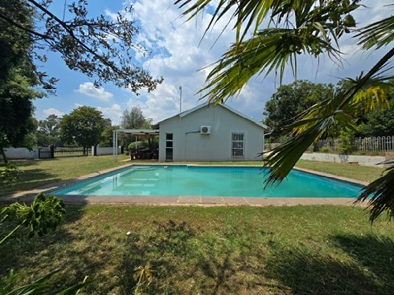 Close the CBD - Workshop Space - Tranquil Living - Cottages - So Much More!!! - Photo 9