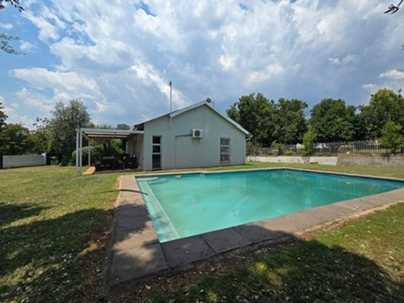 Close the CBD - Workshop Space - Tranquil Living - Cottages - So Much More!!! - Photo 8