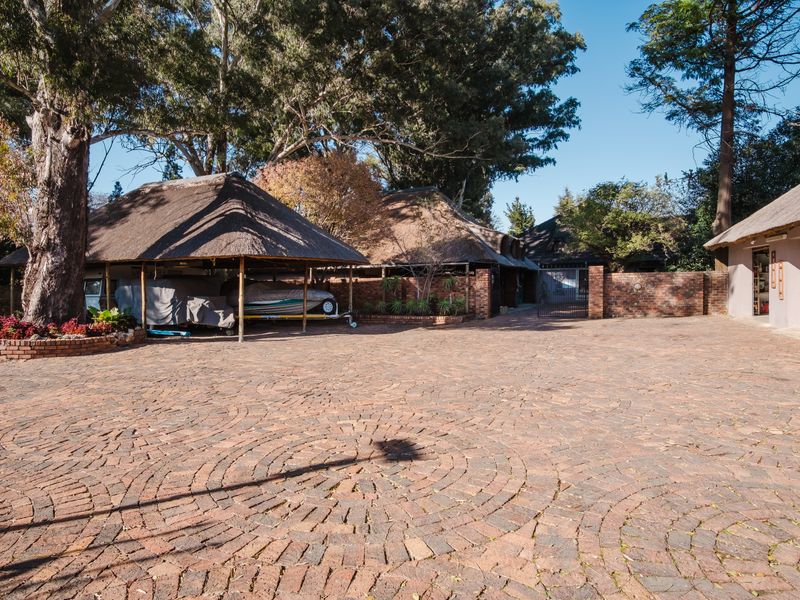 Immaculate - Renovated - Gem - Tranquility - Dont Miss Out!!! - Photo 2