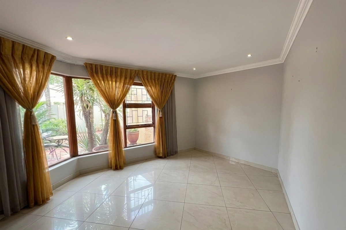 4 Bedroom spacious cluster for sale in Bedfordview - Photo 5