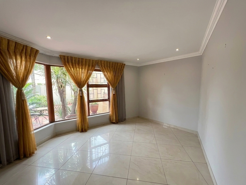 4 Bedroom spacious cluster for sale in Bedfordview - Photo 5