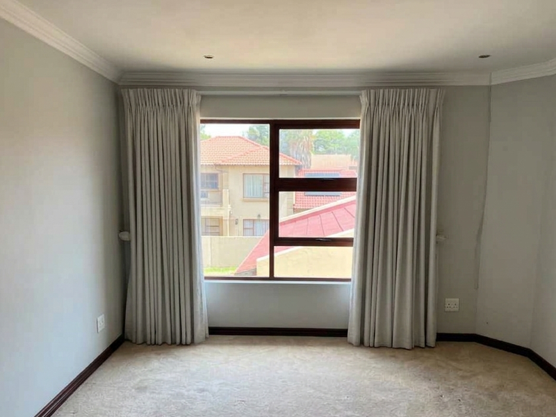 4 Bedroom spacious cluster for sale in Bedfordview - Photo 10