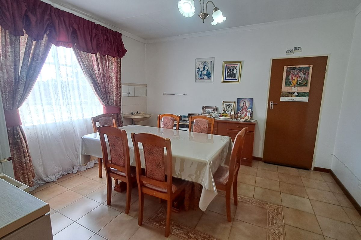 Charming Family Home - Photo 3