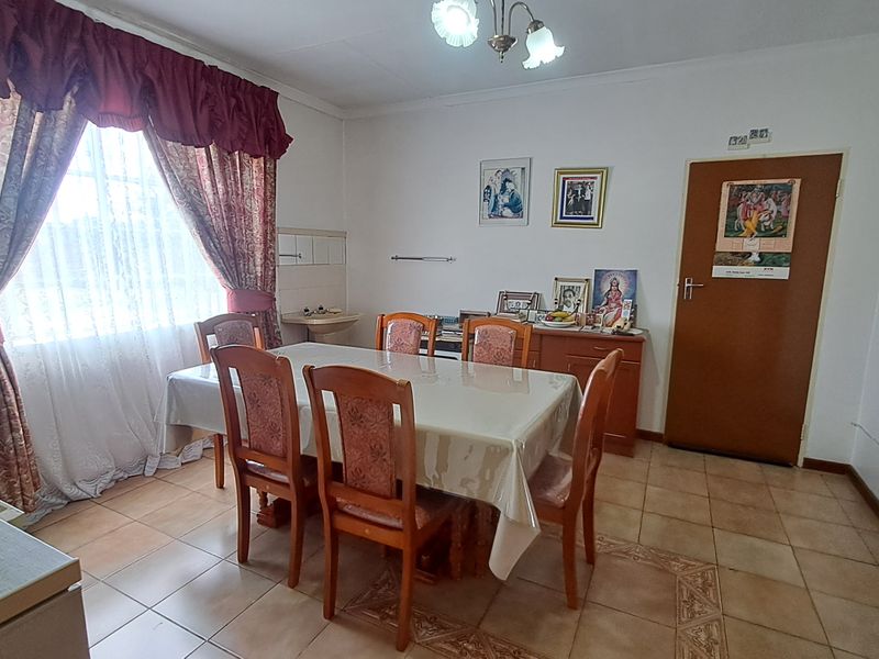 Charming Family Home - Photo 3