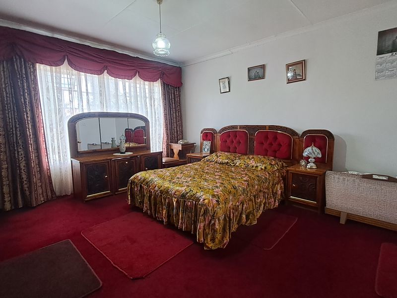 Charming Family Home - Photo 9