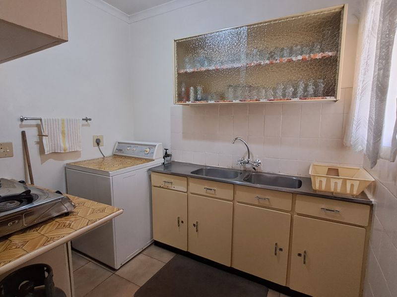 Charming Family Home - Photo 6