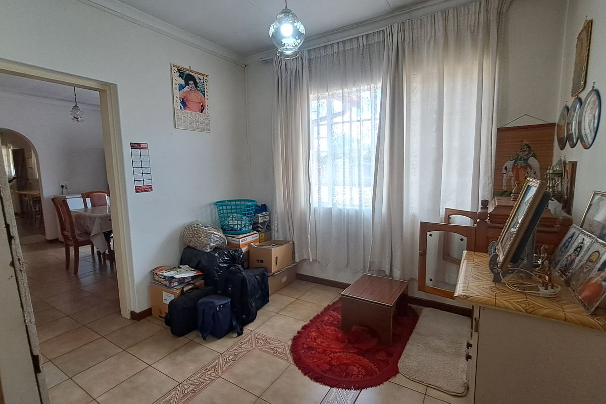 Charming Family Home - Photo 4