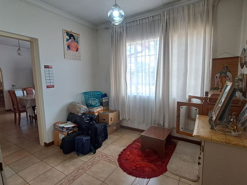 Charming Family Home - Photo 4