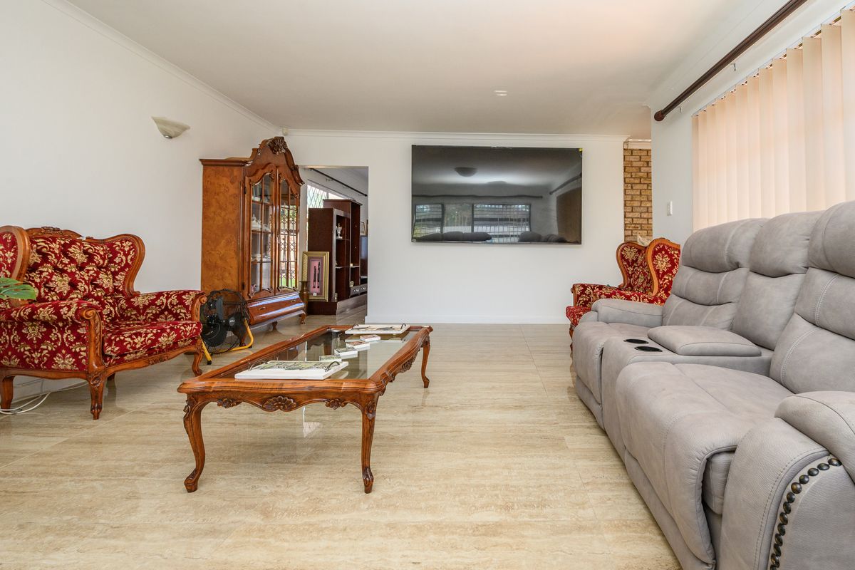 Prime Summerstrand Property with 2 Income-Generating Flats - Photo 3