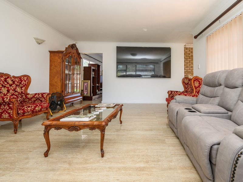 Prime Summerstrand Property with 2 Income-Generating Flats - Photo 9