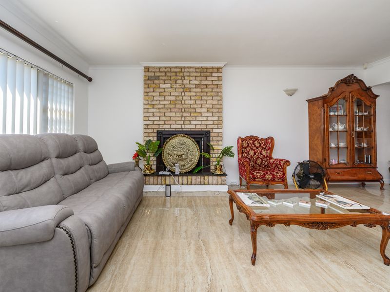 Prime Summerstrand Property with 2 Income-Generating Flats - Photo 8