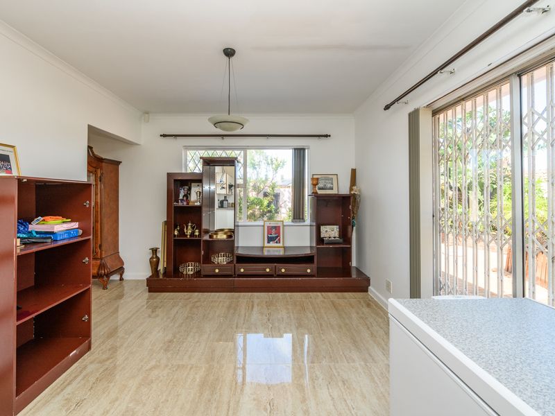 Prime Summerstrand Property with 2 Income-Generating Flats - Photo 7