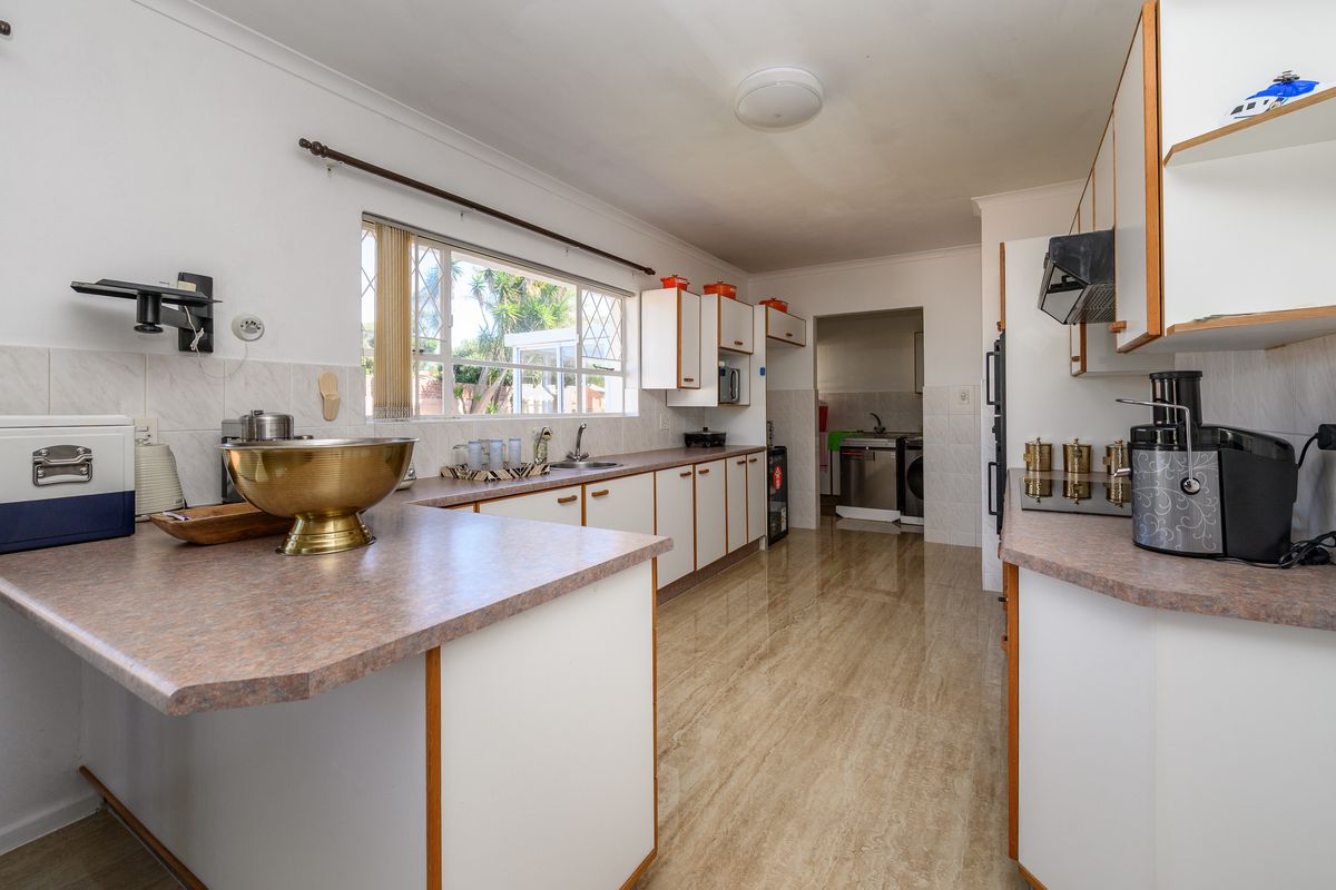 Prime Summerstrand Property with 2 Income-Generating Flats - Photo 5