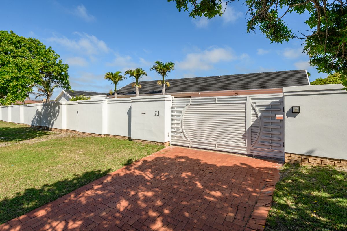 Prime Summerstrand Property with 2 Income-Generating Flats - Photo 3