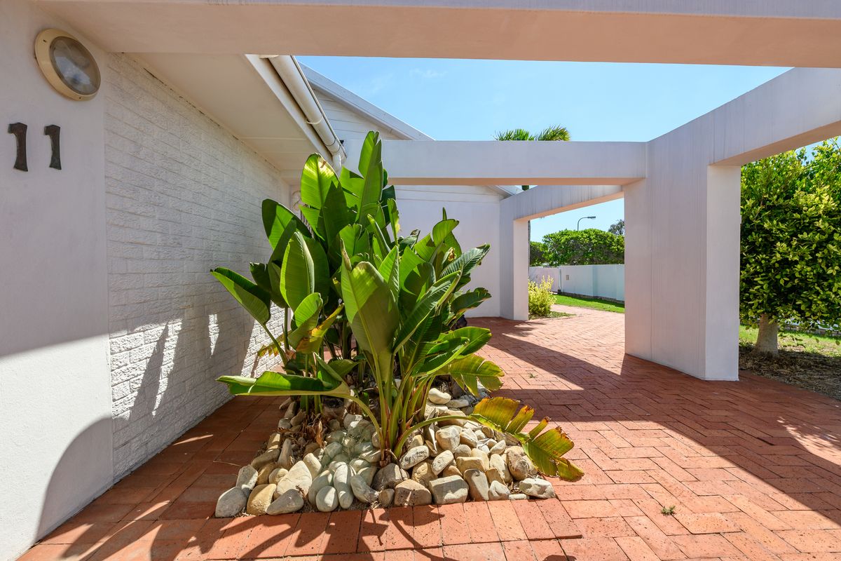 Prime Summerstrand Property with 2 Income-Generating Flats - Photo 2