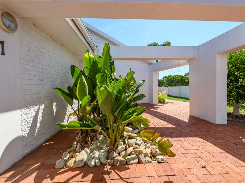 Prime Summerstrand Property with 2 Income-Generating Flats - Photo 2