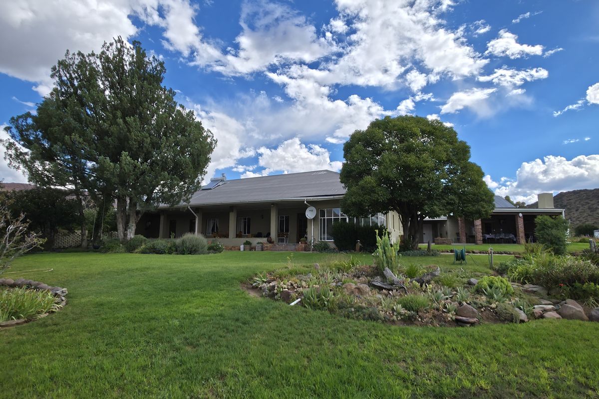 De Hoek Farm – 815ha of Untouched Karoo Beauty - Photo 2