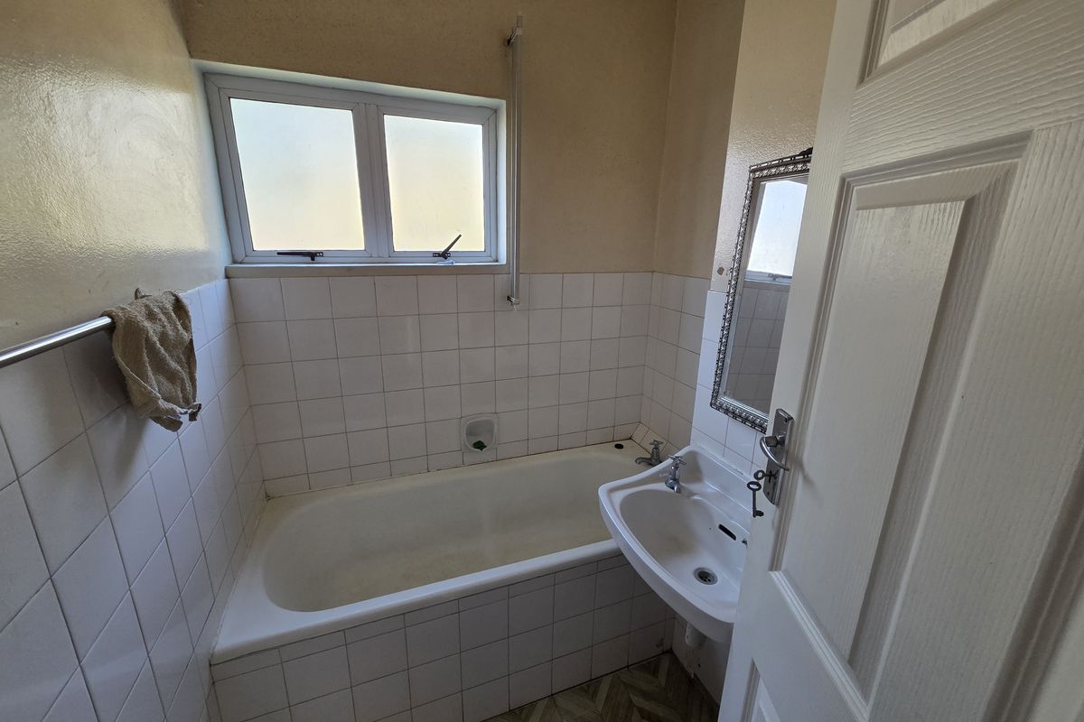 R6400 inclusive of water and electricity prepaid - Photo 4