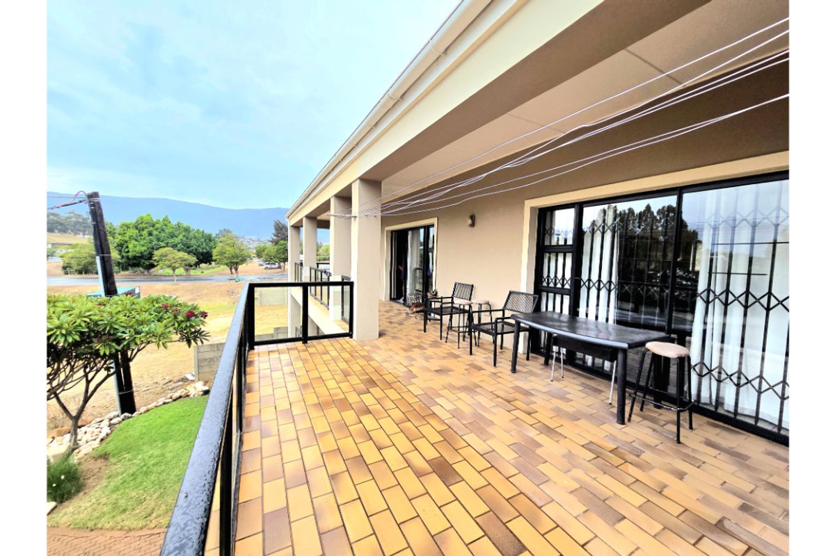 EXCLUSIVE SOLE MANDATE - PREIMIUM AMILY HOME WTH UMATCHED MOUNTAN VIEWS IN TULBAGH - Photo 3
