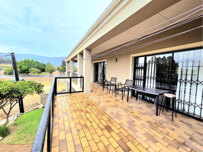 EXCLUSIVE SOLE MANDATE - PREIMIUM AMILY HOME WTH UMATCHED MOUNTAN VIEWS IN TULBAGH - Photo 3