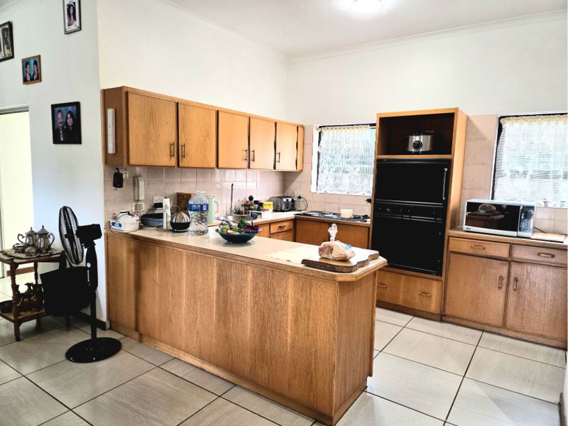 EXCLUSIVE SOLE MANDATE - PREIMIUM AMILY HOME WTH UMATCHED MOUNTAN VIEWS IN TULBAGH - Photo 7