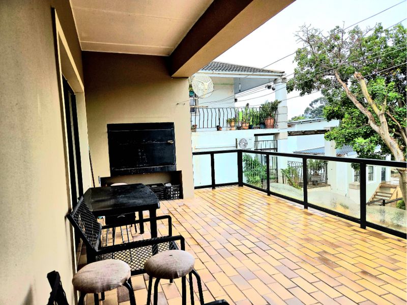 EXCLUSIVE SOLE MANDATE - PREIMIUM AMILY HOME WTH UMATCHED MOUNTAN VIEWS IN TULBAGH - Photo 4