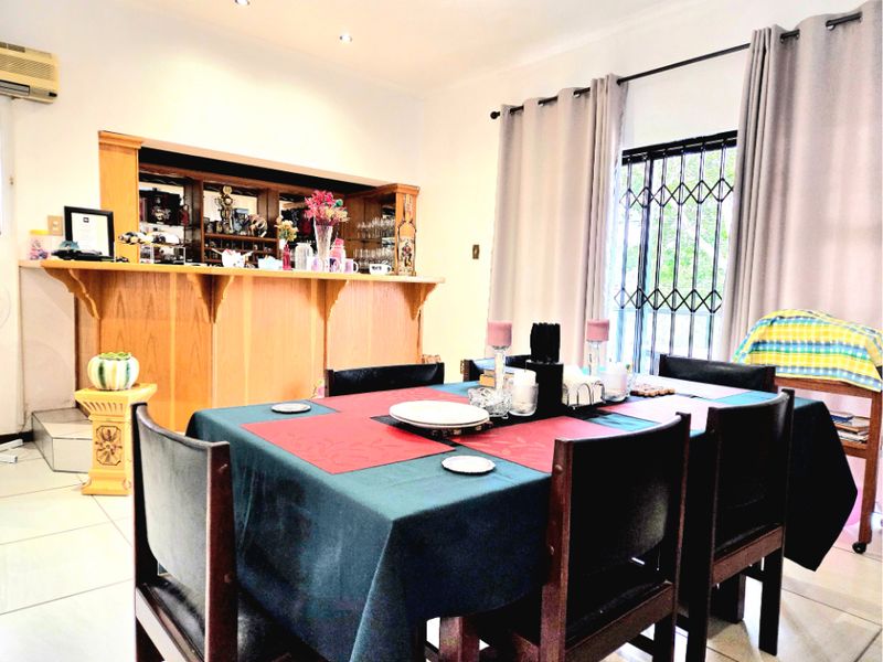 EXCLUSIVE SOLE MANDATE - PREIMIUM AMILY HOME WTH UMATCHED MOUNTAN VIEWS IN TULBAGH - Photo 9