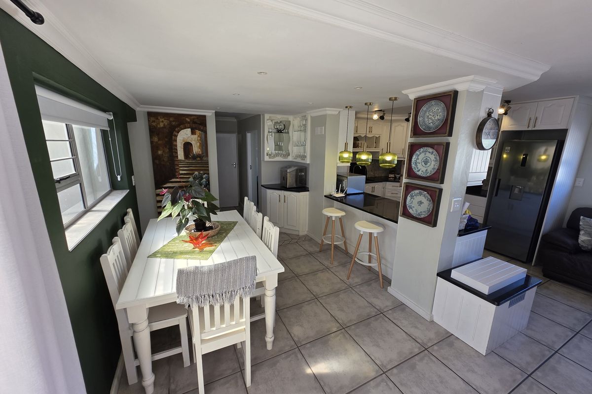 Double the Space, Double the Lifestyle – Exceptional Home in Struisbaai - Photo 4