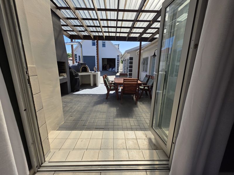 Double the Space, Double the Lifestyle – Exceptional Home in Struisbaai - Photo 10