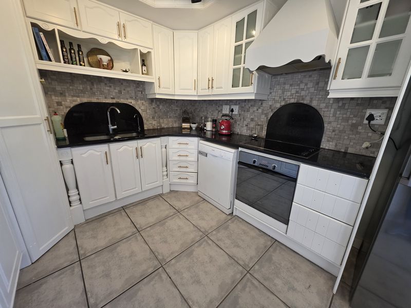 Double the Space, Double the Lifestyle – Exceptional Home in Struisbaai - Photo 8