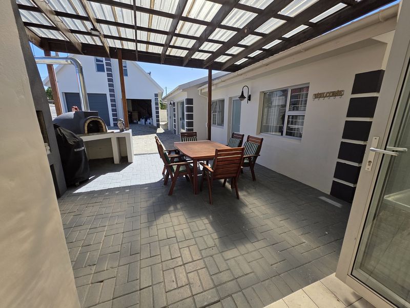 Double the Space, Double the Lifestyle – Exceptional Home in Struisbaai - Photo 9