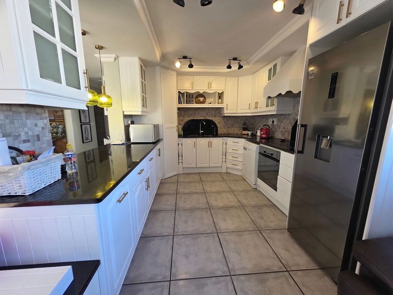 Double the Space, Double the Lifestyle – Exceptional Home in Struisbaai - Photo 7