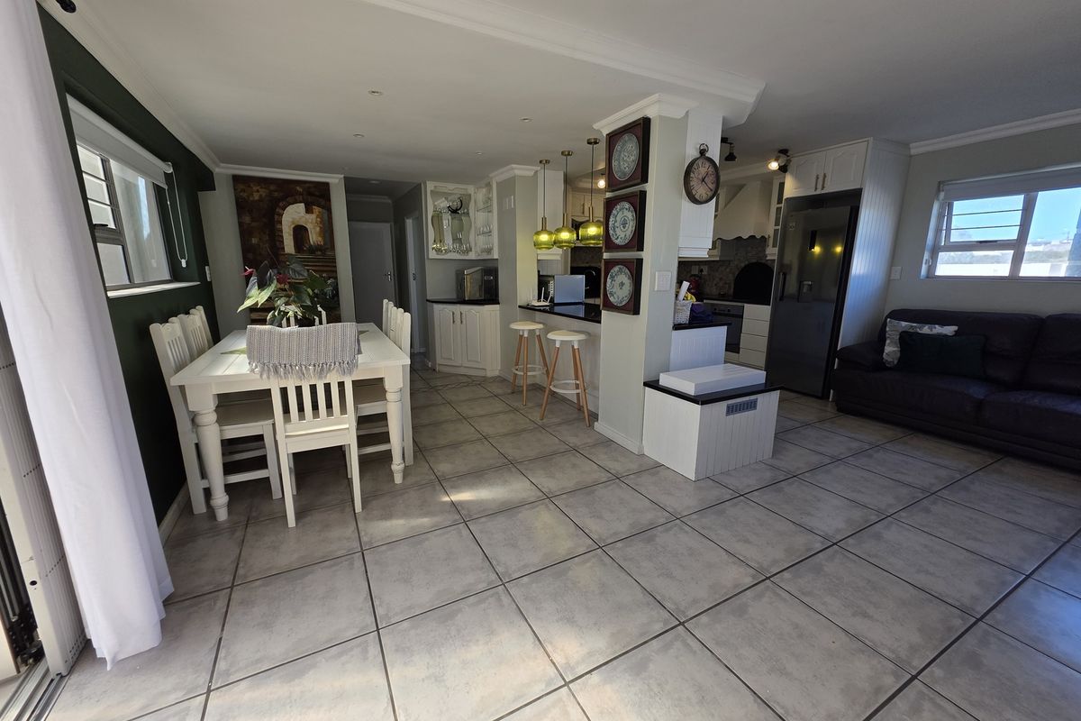 Double the Space, Double the Lifestyle – Exceptional Home in Struisbaai - Photo 5