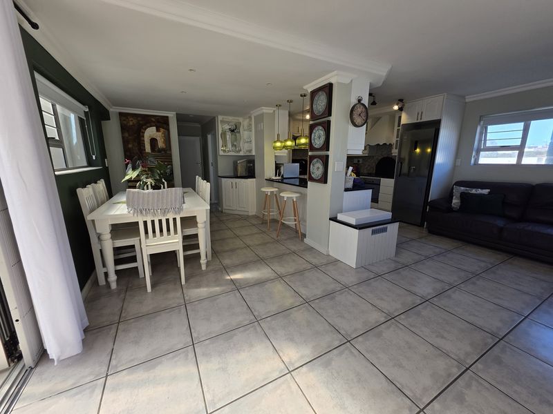 Double the Space, Double the Lifestyle – Exceptional Home in Struisbaai - Photo 5