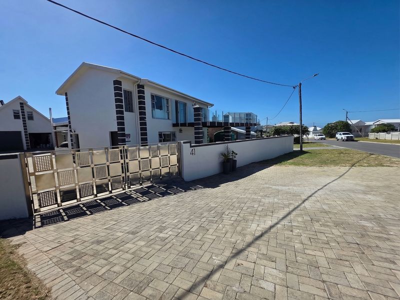 Double the Space, Double the Lifestyle – Exceptional Home in Struisbaai - Photo 2
