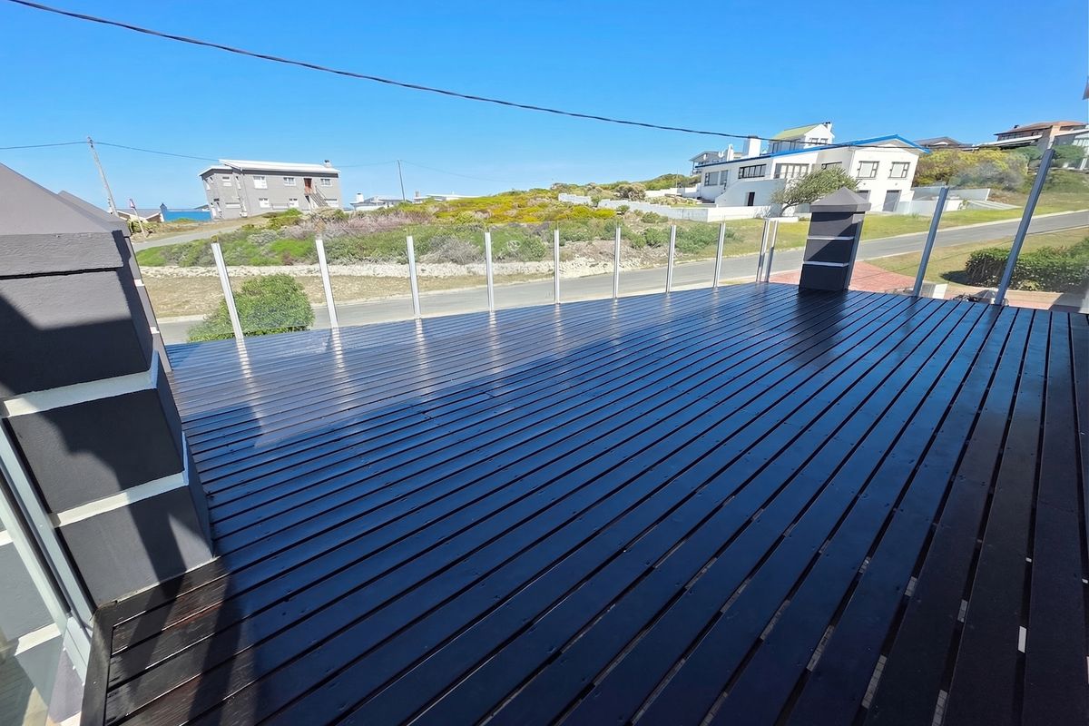Double the Space, Double the Lifestyle – Exceptional Home in Struisbaai - Photo 3