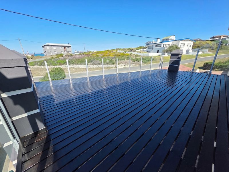 Double the Space, Double the Lifestyle – Exceptional Home in Struisbaai - Photo 3