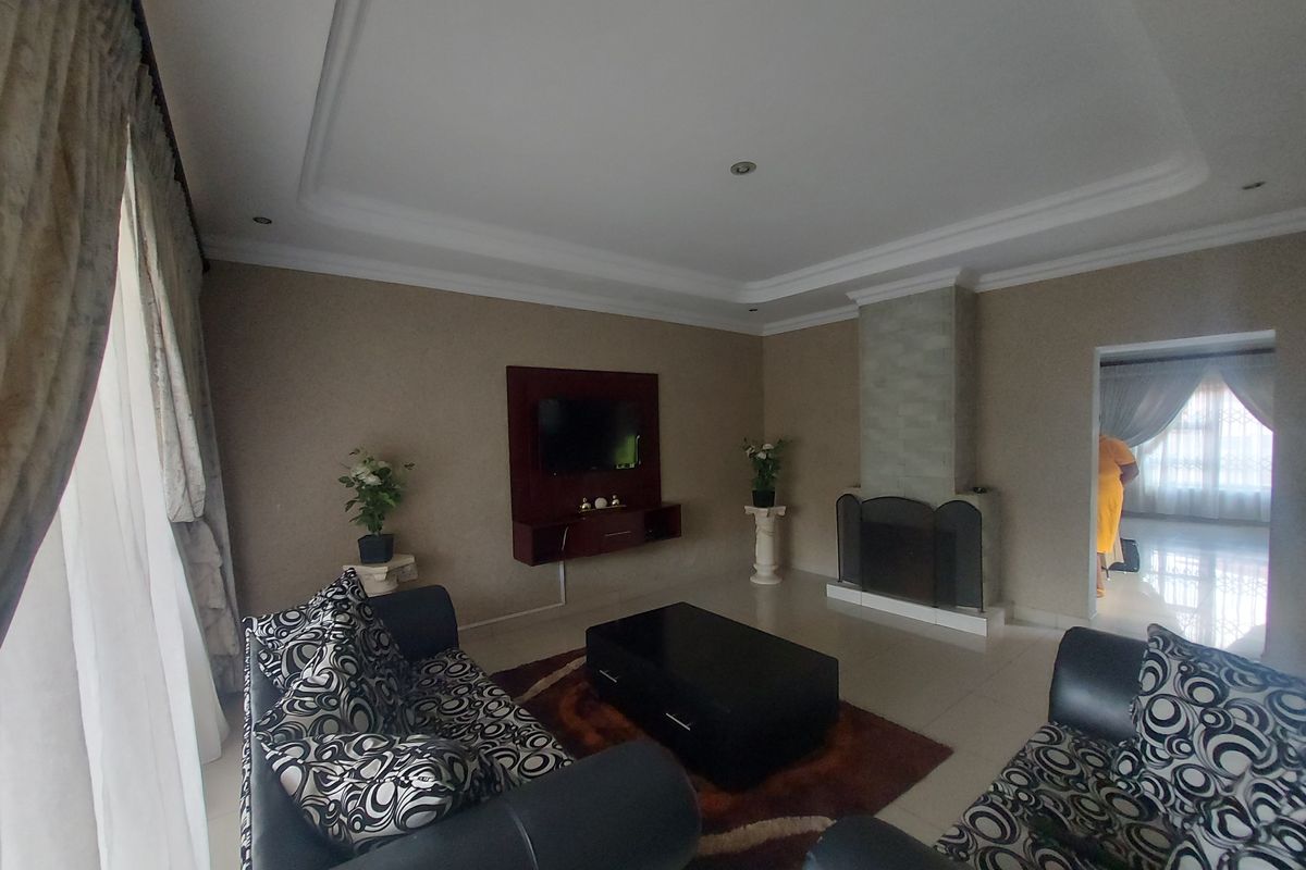A home where community meets comfort - Photo 5