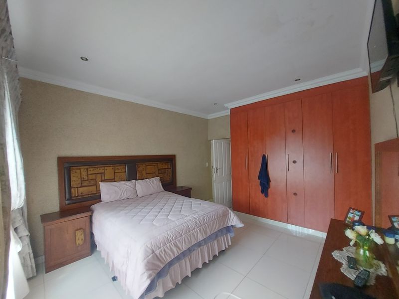 A home where community meets comfort - Photo 9